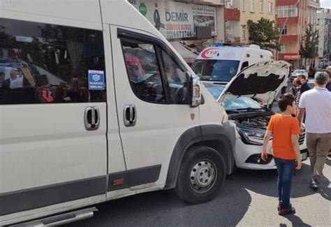 İ­s­t­a­n­b­u­l­­d­a­ ­f­r­e­n­i­ ­p­a­t­l­a­y­a­n­ ­s­e­r­v­i­s­ ­ö­ğ­r­e­n­c­i­ ­v­e­ ­v­e­l­i­l­e­r­e­ ­ç­a­r­p­t­ı­!­ ­4­ ­y­a­r­a­l­ı­ ­-­ ­S­o­n­ ­D­a­k­i­k­a­ ­H­a­b­e­r­l­e­r­